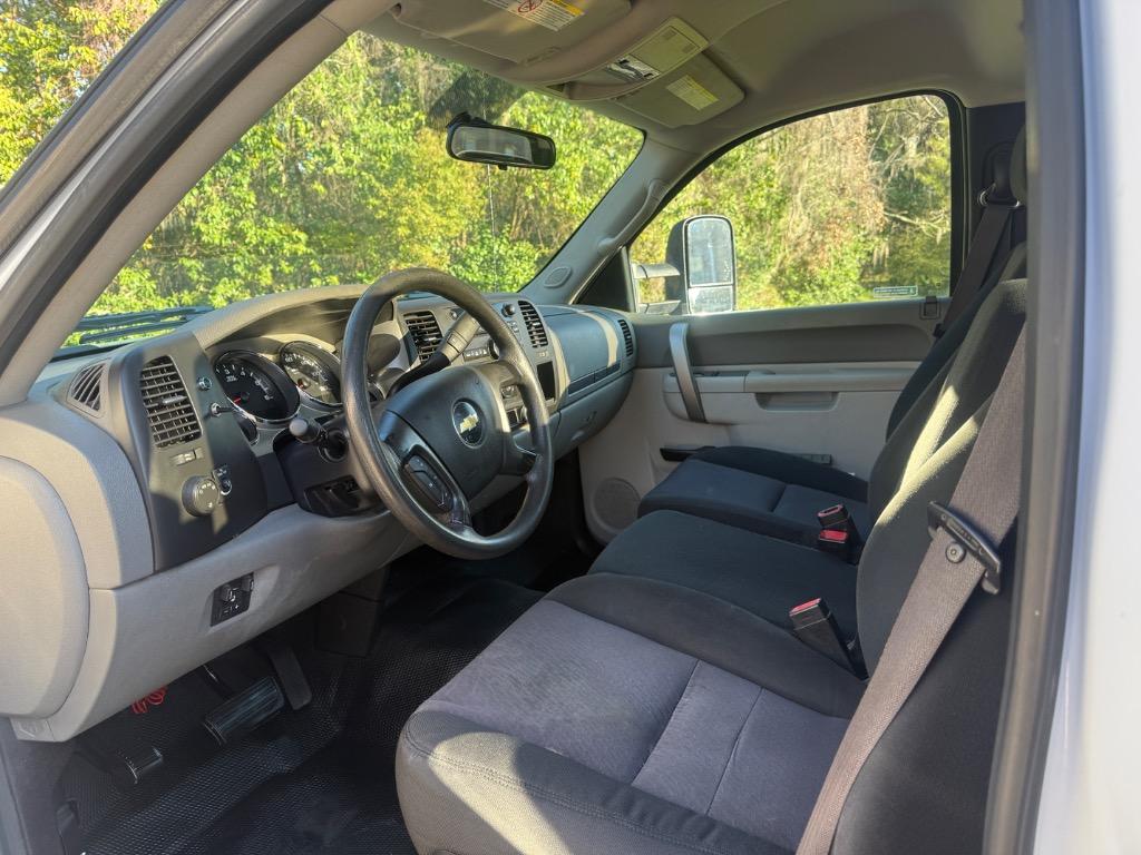 2011 Chevrolet Silverado 2500HD WT - Photo 8