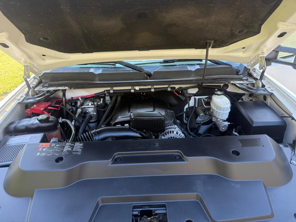 2011 Chevrolet Silverado 2500HD WT - Photo 20
