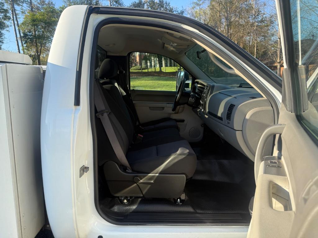 2011 Chevrolet Silverado 2500HD WT - Photo 10